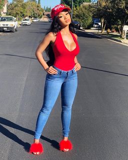 Desiree Mitchell feet photo thumbnail
