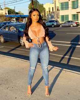 Desiree Mitchell feet photo thumbnail