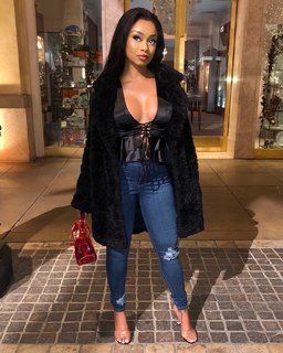 Desiree Mitchell feet photo thumbnail