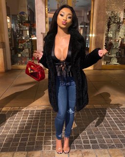 Desiree Mitchell feet photo thumbnail