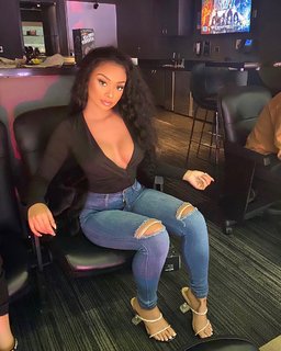 Desiree Mitchell feet photo thumbnail