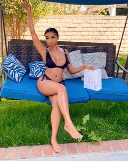 Desiree Mitchell feet photo thumbnail