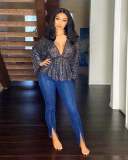 Desiree Mitchell feet photo thumbnail