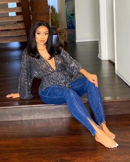 Desiree Mitchell feet photo thumbnail