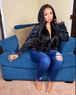 Desiree Mitchell feet photo thumbnail