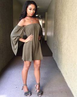 Desiree Mitchell feet photo thumbnail