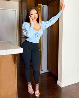 Desiree Mitchell feet photo thumbnail