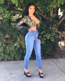 Desiree Mitchell feet photo thumbnail