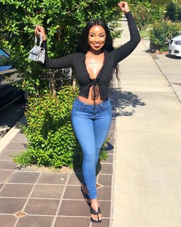 Desiree Mitchell feet photo thumbnail