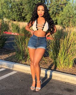 Desiree Mitchell feet photo thumbnail