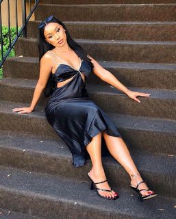 Desiree Mitchell feet photo thumbnail