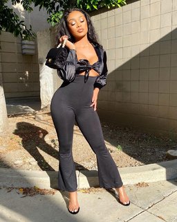 Desiree Mitchell feet photo thumbnail