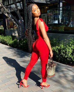 Desiree Mitchell feet photo thumbnail