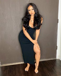 Desiree Mitchell feet photo thumbnail