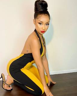 Desiree Mitchell feet photo thumbnail