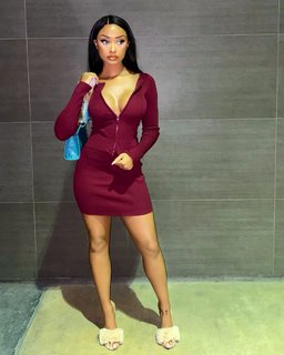 Desiree Mitchell feet photo thumbnail