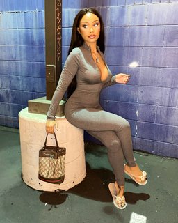 Desiree Mitchell feet photo thumbnail