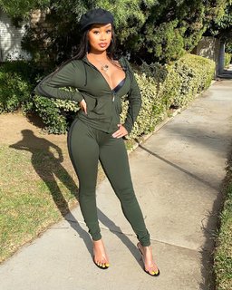 Desiree Mitchell feet photo thumbnail