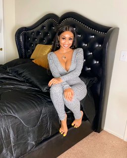 Desiree Mitchell feet photo thumbnail