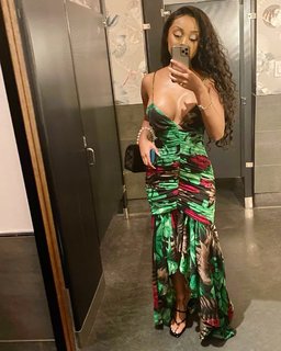 Desiree Mitchell feet photo thumbnail