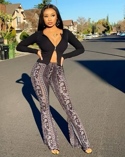 Desiree Mitchell feet photo thumbnail