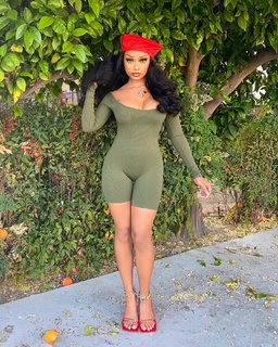 Desiree Mitchell feet photo thumbnail