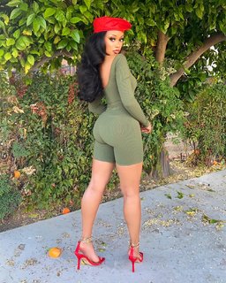 Desiree Mitchell feet photo thumbnail