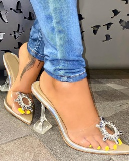 Desiree Mitchell feet photo thumbnail
