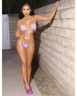 Desiree Mitchell feet photo thumbnail