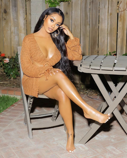 Desiree Mitchell feet photo thumbnail