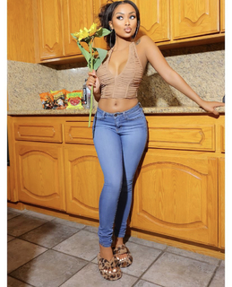 Desiree Mitchell feet photo thumbnail