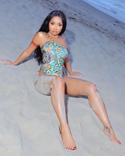 Desiree Mitchell feet photo thumbnail