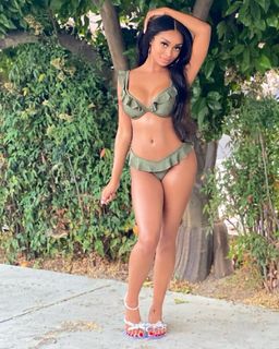 Desiree Mitchell feet photo thumbnail