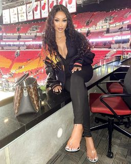 Desiree Mitchell feet photo thumbnail