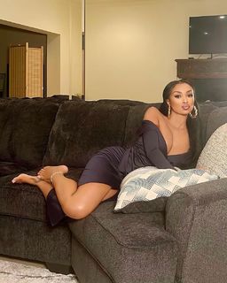 Desiree Mitchell feet photo thumbnail