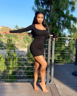 Desiree Mitchell feet photo thumbnail