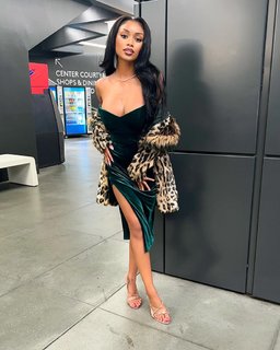 Desiree Mitchell feet photo thumbnail