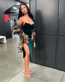 Desiree Mitchell feet photo thumbnail