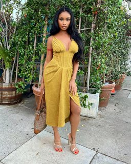 Desiree Mitchell feet photo thumbnail