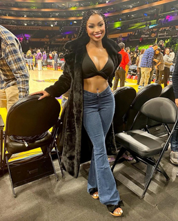 Desiree Mitchell feet photo thumbnail
