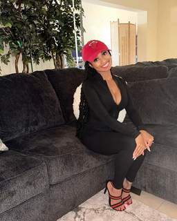 Desiree Mitchell feet photo thumbnail