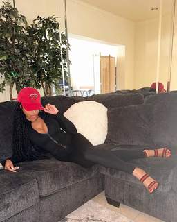 Desiree Mitchell feet photo thumbnail