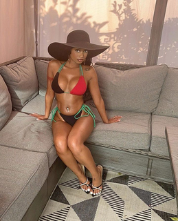 Desiree Mitchell feet photo thumbnail