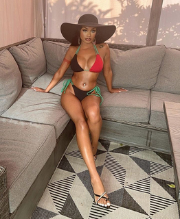Desiree Mitchell feet photo thumbnail