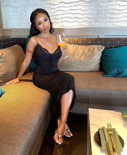 Desiree Mitchell feet photo thumbnail