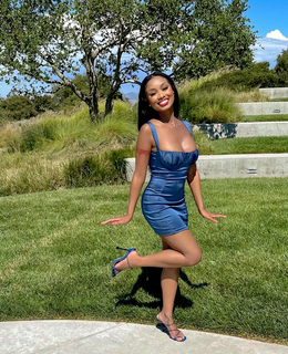 Desiree Mitchell feet photo thumbnail