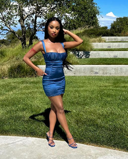 Desiree Mitchell feet photo thumbnail
