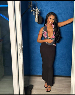 Desiree Mitchell feet photo thumbnail