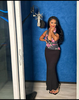 Desiree Mitchell feet photo thumbnail