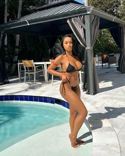 Desiree Mitchell feet photo thumbnail